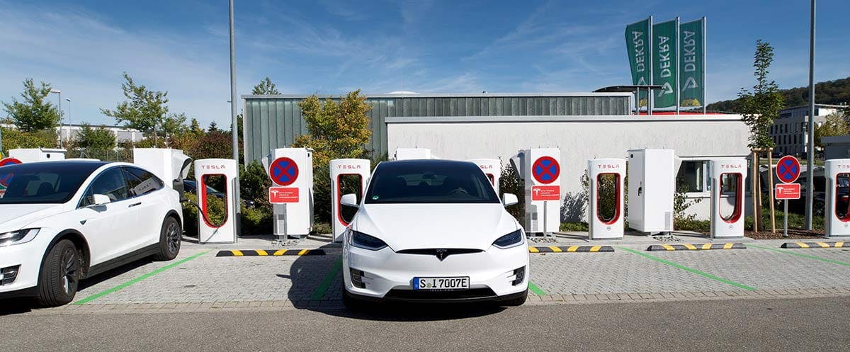Tesla Supercharging in Leonberg.